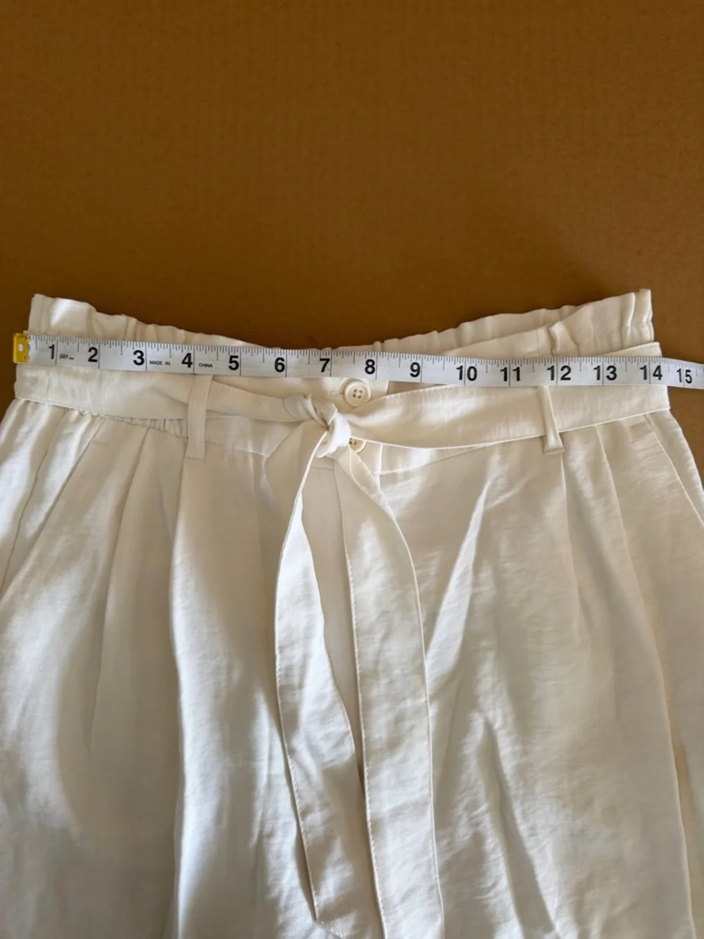 SIMPLY VERA Beige Dress Shorts size medium